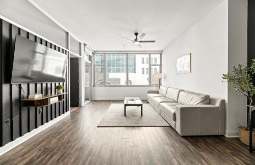 Downtown Dallas Appartement | Modern Downtown City View High-Rise with Balcony, Gym, Pool, Free Parking 7th Floor