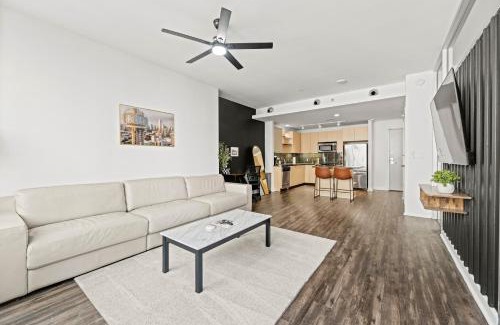 Downtown Dallas Appartement | Modern Downtown City View High-Rise with Balcony, Gym, Pool, Free Parking 7th Floor