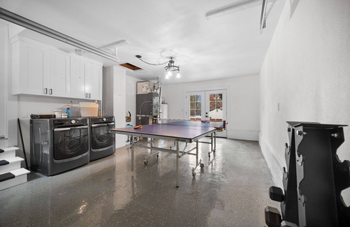 Lake Oswego Maison | Modern Downtown Lake Oswego Home!