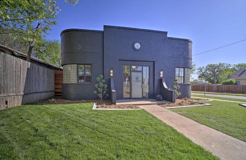 Tulsa Maison | Modern Downtown Tulsa Friend Pad with Games!