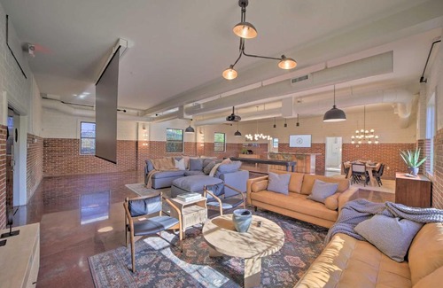 Tulsa Maison | Modern Downtown Tulsa Friend Pad with Games!