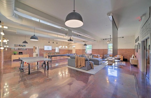Tulsa Maison | Modern Downtown Tulsa Friend Pad with Games!