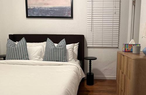 Grant Hill Maison | Modern Eclectic 1BR by Downtown, Airport & More