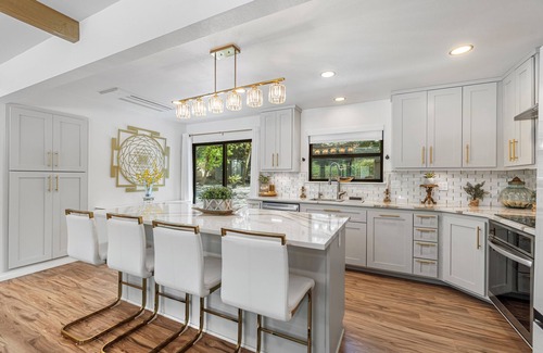 Redway Maison | Modern elegance in the redwoods, steps from the magnificent river beach