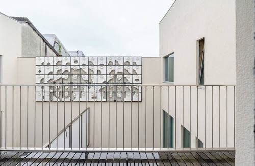 Aldoar Appartement | Modern Elegance w/Artistic Soul by HostWise