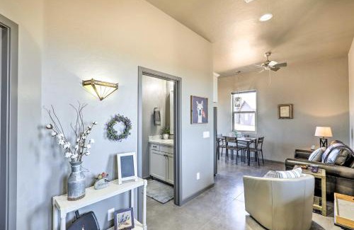 Elgin Maison | Modern Elgin Home Walk to Wineries and Pets Welcome