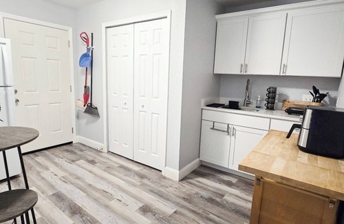 Pine Hills Appartement | Modern en-suite studio with shared pool in vibrant Orlando
