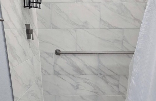 Pine Hills Appartement | Modern en-suite studio with shared pool in vibrant Orlando