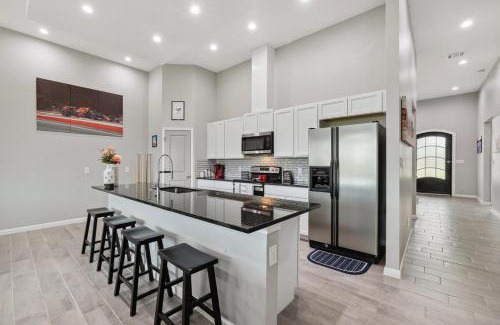 Cedar Creek Maison | Modern Escape in Cedar Creek