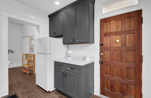 Olde Towne East Appartement | Modern European 👍 Style 1BR Near DT on Historic St.