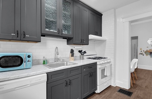 Olde Towne East Appartement | Modern European 👍 Style 1BR Near DT on Historic St.