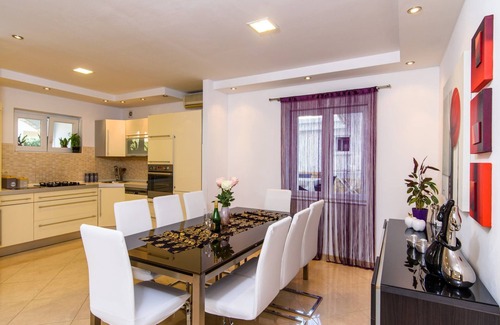 Trogir Appartement | Appartement moderne extra large jusqu'à 2:09 personnes dans le centre de la ville UNESCO