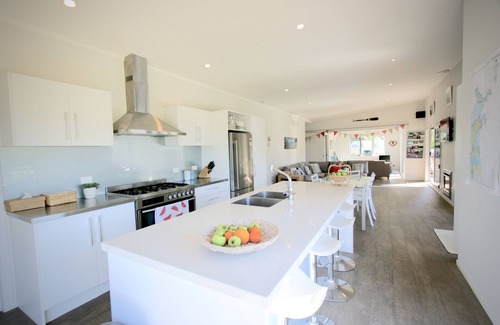 Kuaotunu Maison | Moderne, conviviale et familiale Beach Bach - Kuaotunu (BYO LINEN)