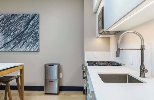 Berkeley Hôtel | Family Friendly Sleek & Modern Flat w/Balcony!