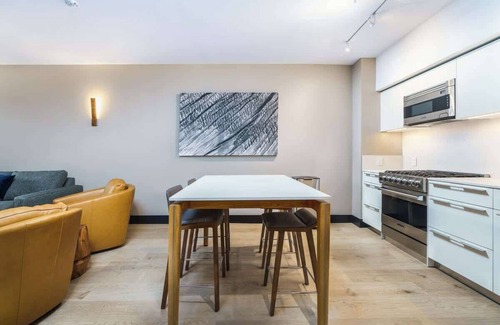 Berkeley Hôtel | Family Friendly Sleek & Modern Flat w/Balcony!