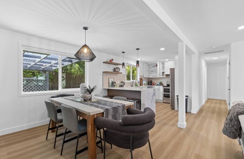 Highline Maison | Modern Family- Friendly 4BR w/AC + Yard Near Airport