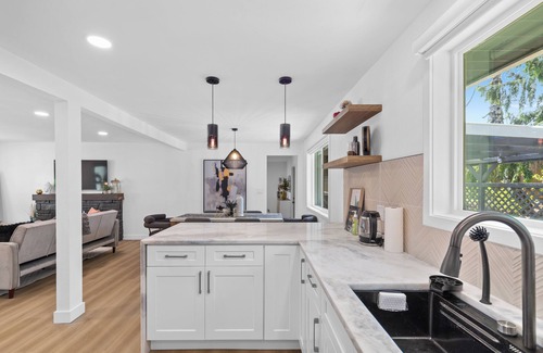 Highline Maison | Modern Family- Friendly 4BR w/AC + Yard Near Airport