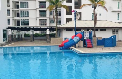 Central District Appartement | Modern Family Homestay Johor Bahru. FREE WIFI, Netflix, Disney hotstar & Parking