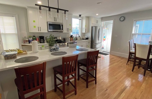 Inman Square Maison | Modern Family Oasis near Harvard