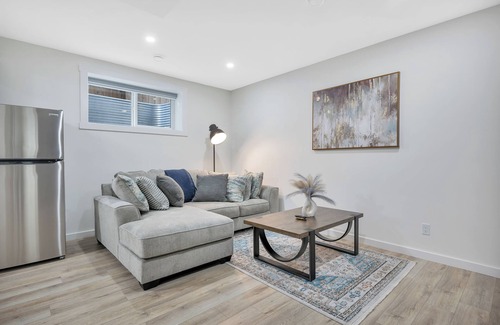 Southwest Edmonton Appartement | Modern 2Br Guest Suite in SW Edmonton