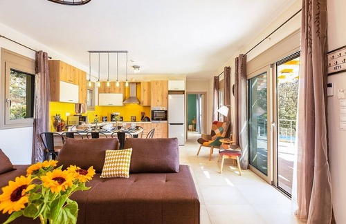Monopari Villa | Villa familiale neuve avec piscine privée à seulement 10 minutes des plages de sable de Rethymno!