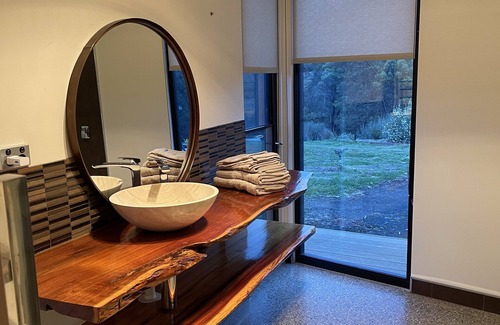 Clonbinane Autre | Modern farm house that has the the most incredible views only 1hr from Melbourne
