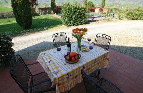 Gallina Appartement | Modern Farmhouse in Pienza with Pool