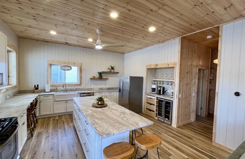 Ontario City Maison | Modern Farmhouse, Pool House, Pool, Hot Tub, Pickleball, Sports Barn