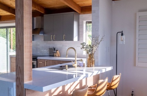 Santa Rosa Maison | Modern Farmhouse Villa with Captivating Panoramic Views, Hot Tub and Sauna!