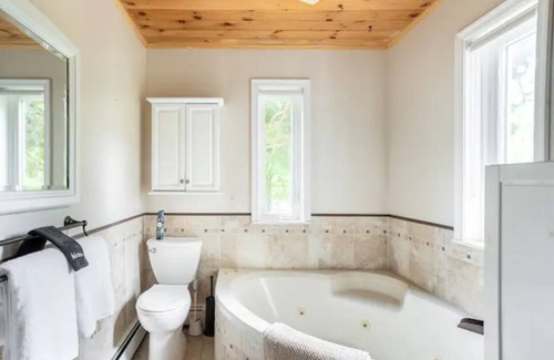Freehold Maison | Modern Farmhouse with Pool in the Catskills