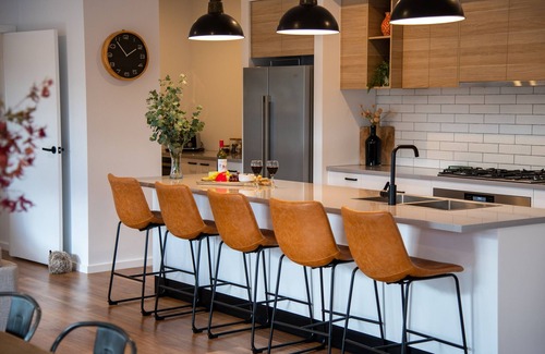 Myrtleford Maison | Modern Federation Style home in town centre