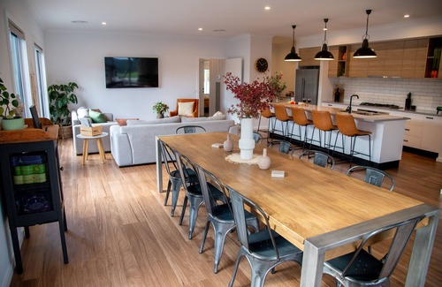 Myrtleford Maison | Modern Federation Style home in town centre