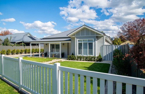 Myrtleford Maison | Modern Federation Style home in town centre