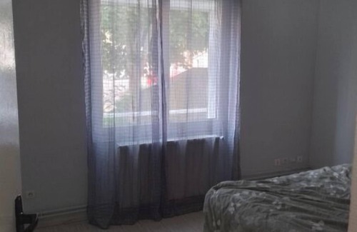 Tomblaine Appartement | Modern first floor apartment - 2 bedrooms, sleeps 4