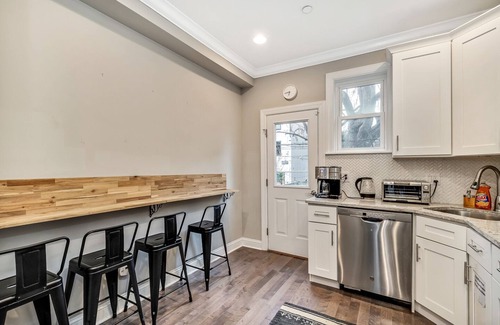 Fishtown Maison | Modern Fishtown 4Bed/3Bath w/ Roof-deck + Patio!