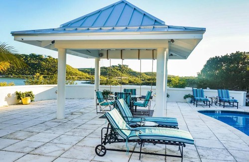 Venetian Road Settlement Villa | Modern Flamingo Lake Villa