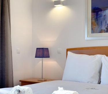 Telheiro Appartement | Modern flat in gated complex with pool #1927
