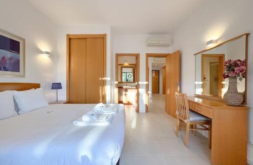 Telheiro Appartement | Modern flat in gated complex with pool #1927