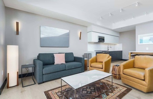 Berkeley Hôtel | Luxurious Flat - Walk to Restaurants, Shops & More!