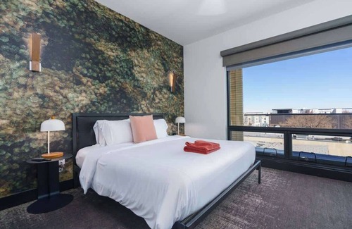 Berkeley Hôtel | Luxurious Flat - Walk to Restaurants, Shops & More!
