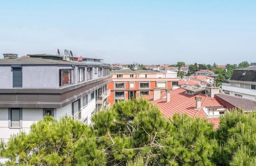 Bakırkoy Appartement | Modern Flat w Terrace, 5 min to Marmaray and Shore