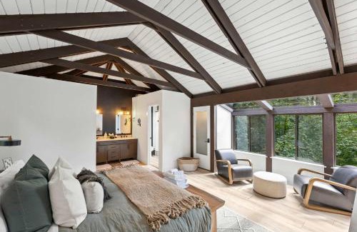 Artondale Maison | Modern Forest Retreat: Dog Friendly Scenic Views