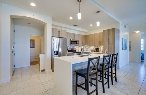 Majestic Palms Copropriété | Modern Fort Myers Condo Rental ~ 5 Mi to Beach!