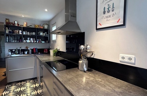Saint-Genies-de-Comolas Maison | Villa moderne avec piscine privée et terrasse conviviale 12 personnes