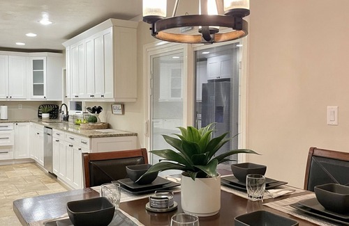 Gainesville Maison | Modern, Fully Upgraded Home with BBQ and Firepit!