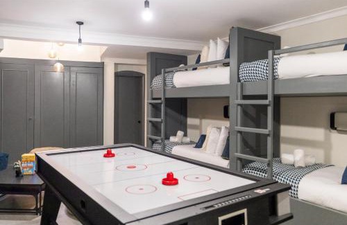 King's Cross Appartement | Modern & Funky 3-BR Duplex with Games Room & Sauna
