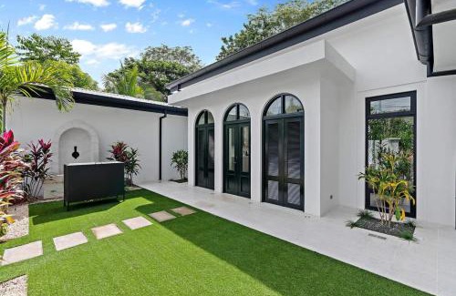 Potrero Maison | Modern Garden Villa with Private Pool, Outdoor Kitchen & Separate Casita Near Playa Potrero