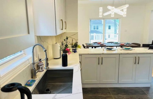 Wynnewood Maison | Modern Getaway POOL & GAME ROOM