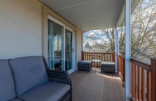 Washington Virginia Vale Maison | Modern Getaway with Private Balcony