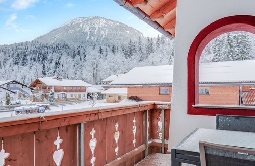Garmisch-Partenkirchen Appartement | Appartement de vacances moderne "Schachen" avec vue sur les montagnes, Wi-Fi et balcon